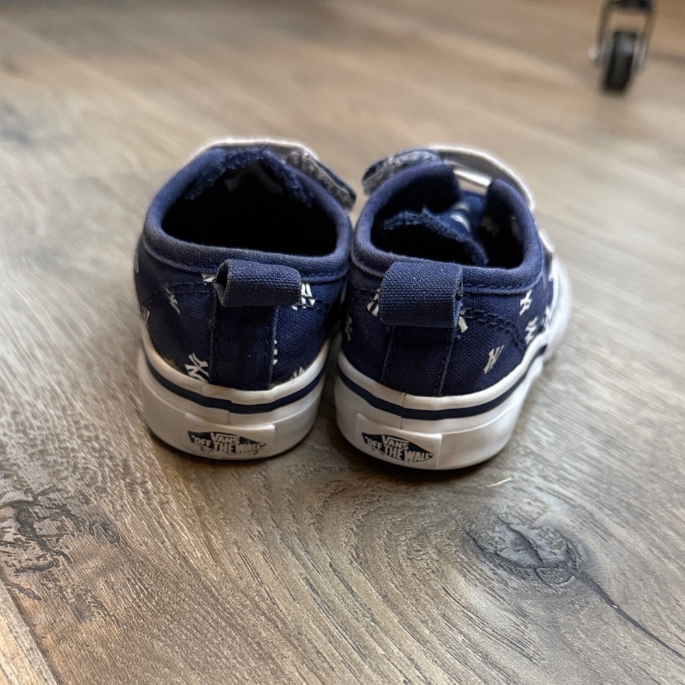 Vans Kids Navy and White Patterned Sneakers New York Yankees toddler - Picture 5 of 12
